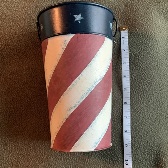 Set of 2 rustic Patriotic metal containers.  Approx 8 1/2” x 5” and 4 1/2” x 5” - Picture 2 of 9